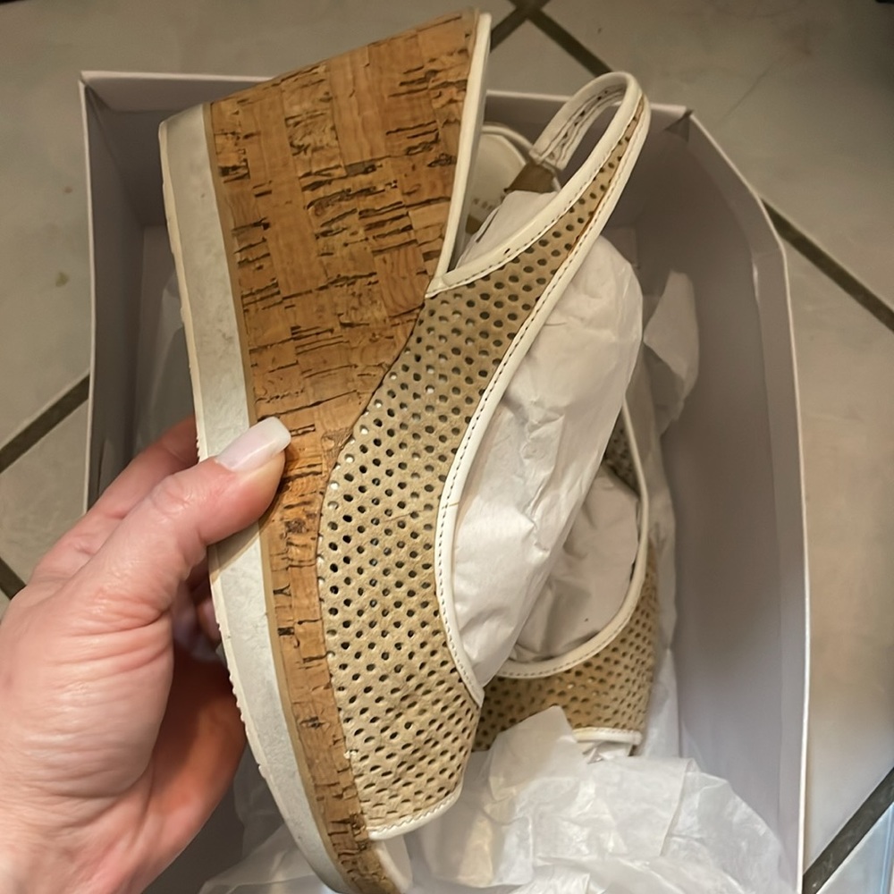 Anne Klein - Picture 4 of 12